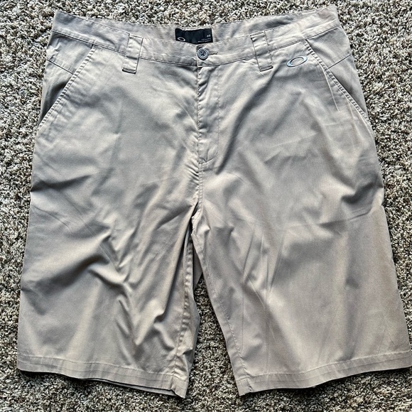 Oakley Shorts Oakley Lightweight Khaki Mens Casual Golf Shorts 4